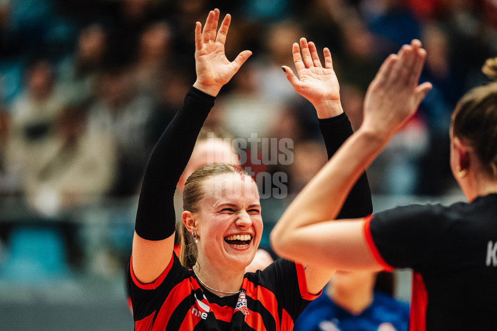 Volleyball | Frauen | Saison 2025/2026 | Volleyball Bundesliga | ETV Hamburger Volksbank Volleys vs. Dresdner SC | 15.11.2025 | Zoe Konjer (#8, ETV Hamburger Volksbank Volleys) jubelt
