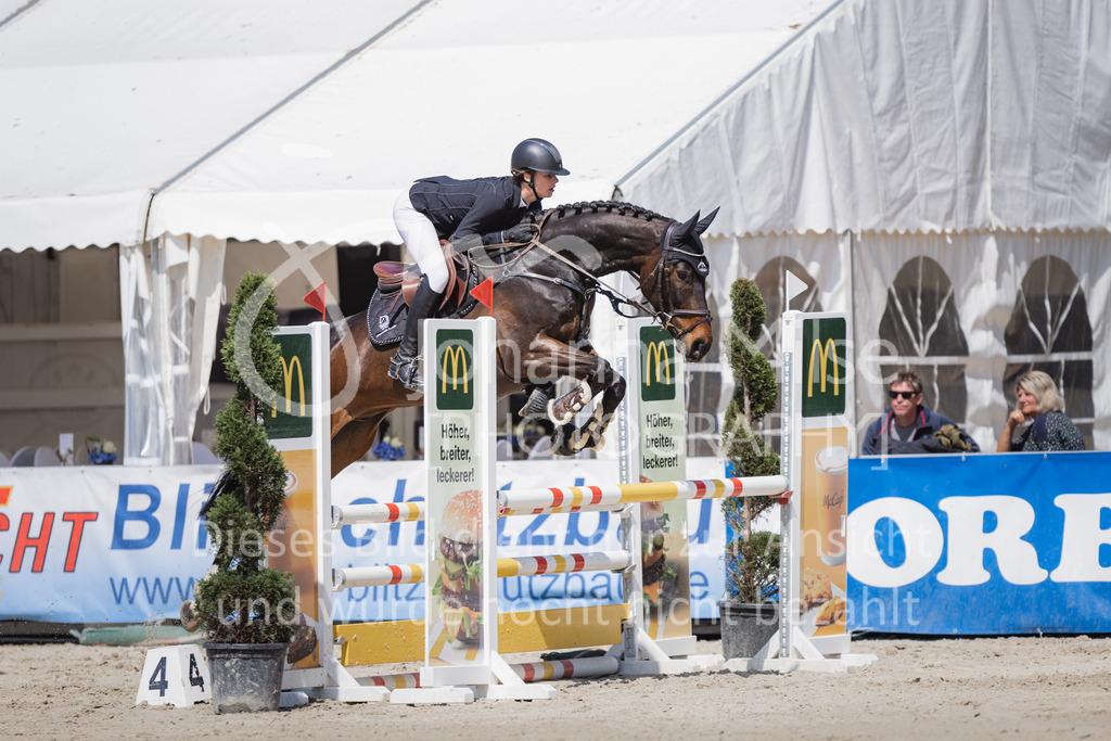 230518_MayDays_SprPf-A2-236 | Deine schönsten Turniermomente als professionelle Fotos! Entdecke hochwertige Pferdesport-Fotografie im Online-Shop. Jetzt Fotos finden & bestellen!