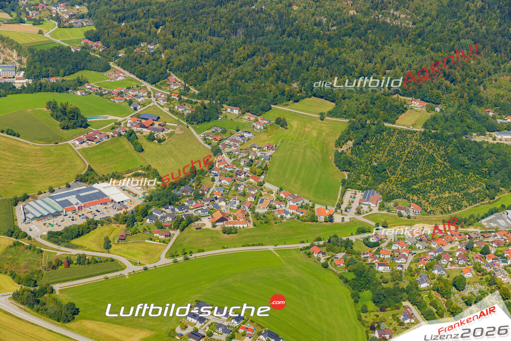Luftaufnahme von  Hauzenberg - Die Luftaufnahme wurde 2025 vom UL-Flugzeug heraus erstellt ( keine Drohne ) - Hochauflösende Luftaufnahme - für professionelle Ausdrucke geeignet. Die Geschenkidee !Mit Lizenz und Bildrechte bestellbar