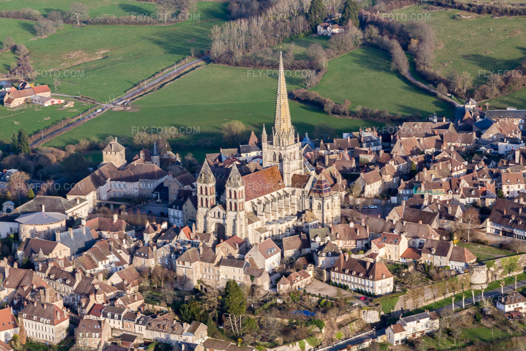 Aerial view: Medieval Saint-Lazare Cathedral in the district Parc Sud-Moulin du Vallon in Autun in the state Saone et Loire, France.Photo: IMG_105486.jpg taken on 04/01/2018 by Werner Riehm/FLY-FOTO.comResolution of the original: 4485 x 2990 px