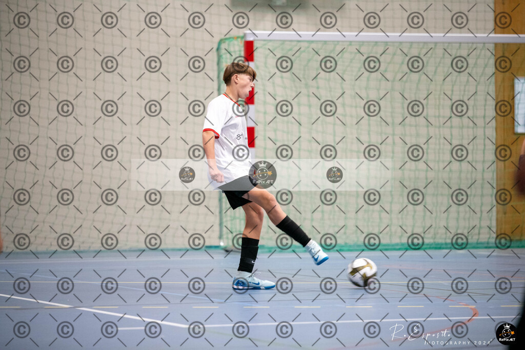 20241123_FCR-Hallenturnier-C_2_010 | Sport und Naturfotografie von Roberto Esposito zeigt echte Momente Bewegung und die Schönheit der Natur. Ausdrucksstarke Bilder schaffen Emotionen.