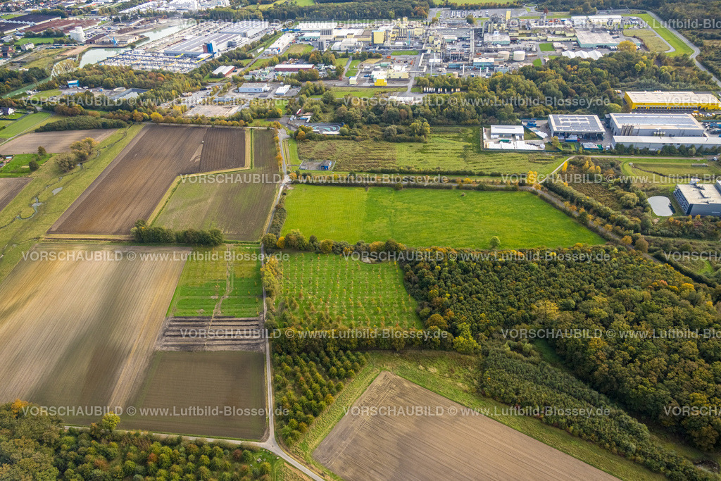 Hamm241015197 | Luftbild, Auf dem Südfelde Wiesen und Felder, Gewerbegebiet Frielinghauser Straße mit GOLDBECK Betonelemente GmbH, EVERLAM Chemiewerk, DuPont Uentrop und DuBay Polymer, Uentrop, Hamm, Ruhrgebiet, Nordrhein-Westfalen, Deutschland