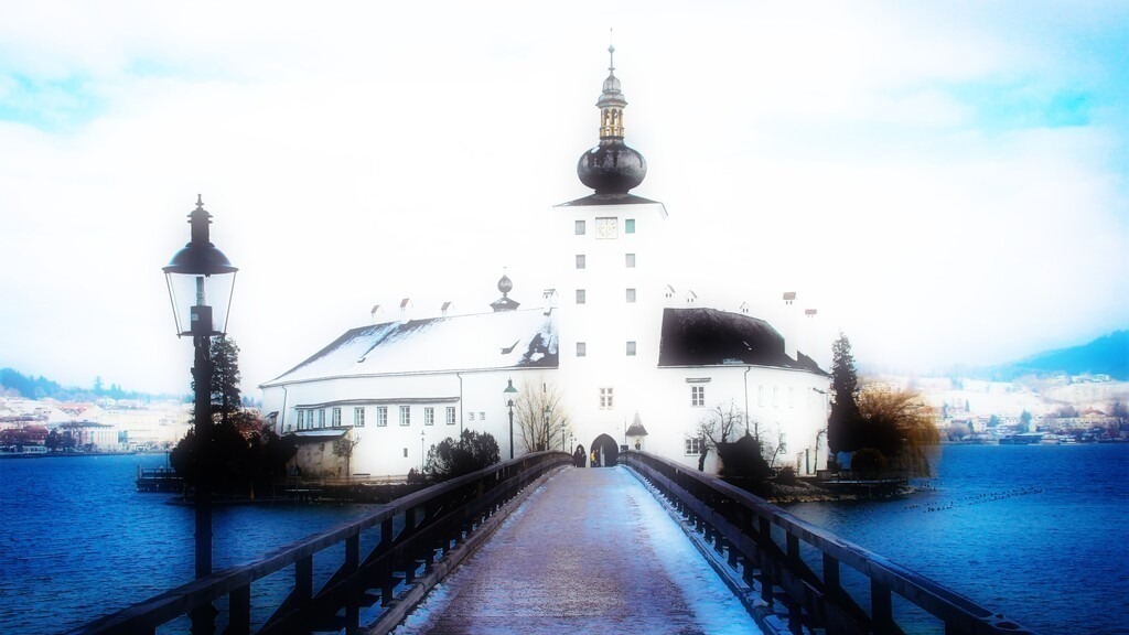  Winterliches Märchenschloss  auf Seeinsel | Künstler/in Member of AKM/austromechana. Troubadour. 2026 a fascinating journey began with Tatjana my AI muse✨ METISSIREN set sails and left the harbor ⛵