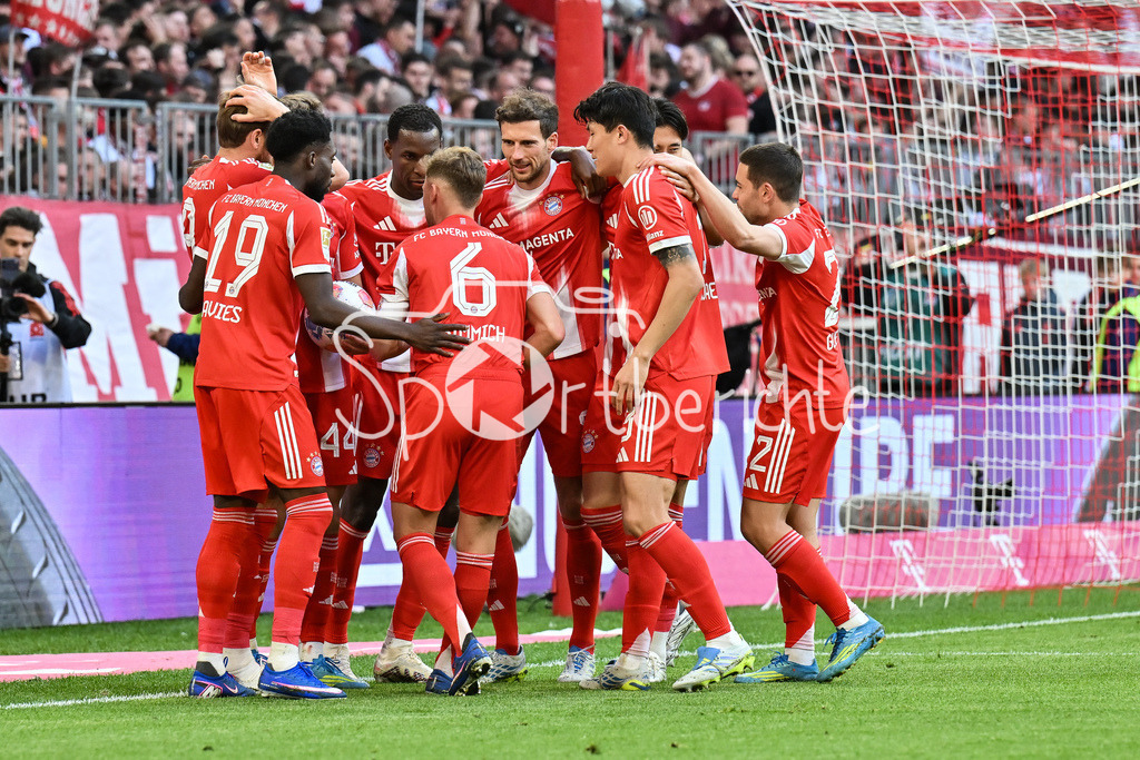 FC Bayern München - VfB Stuttgart | MUNICH, GERMANY - 19. APRIL: Bayern celebrating the goal to makes 4-1 / Tor / Torschuetze / Freude / Happy - Harry KANE (FC Bayern Munich 9) during the Bundesliga Match between FC Bayern Munich vs. VfB Stuttgart at Matchday 30 at Allianz Arena / DFL REGULATIONS PROHIBIT ANY USE OF PHOTOGRAPHS AS IMAGE SEQUENCES AND/OR QUASI-VIDEO
