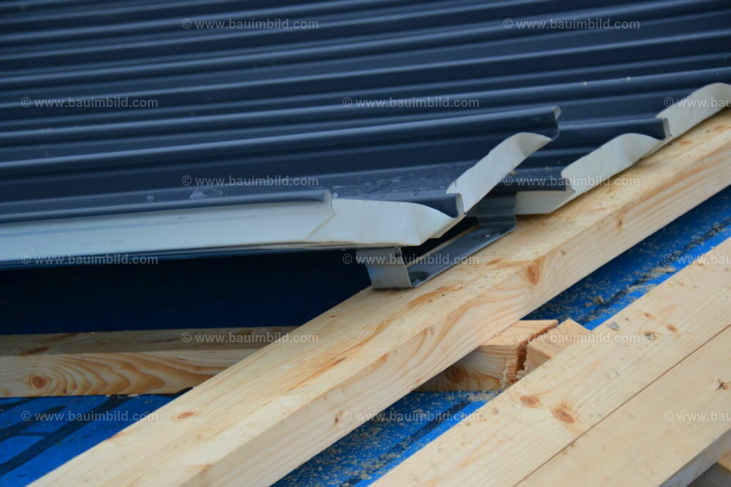 bib-lg11-spenglerarbeiten-0118 | Nach LV-Leistungsgruppen sortierte Detailfotos über den Bau eines Hauses. Alle Hausbau-Bilder direkt vom Urheber und Autor der Website Haus-Selber-Bauen.com