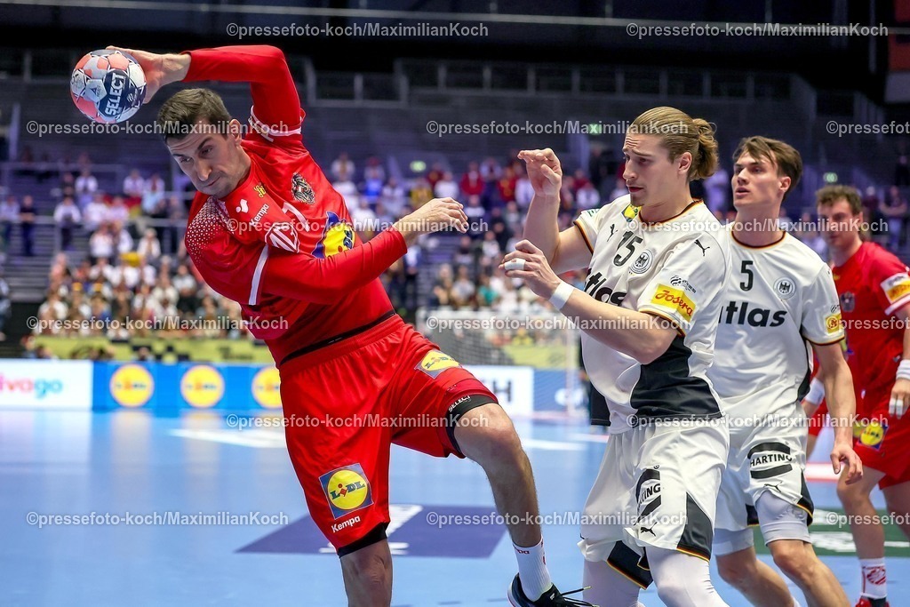 EHF15012602057 | 15.01.2026, Handball, Men's EHF EURO 2026, Deutschland - Östereich, Jyske Bank Boxen in Herning, Dänemark, Preliminary Round:  Janko Bozovic (Austria #07) gegen  Juri Knorr (Germany #15)  Miro Schluroff (Germany #05) 