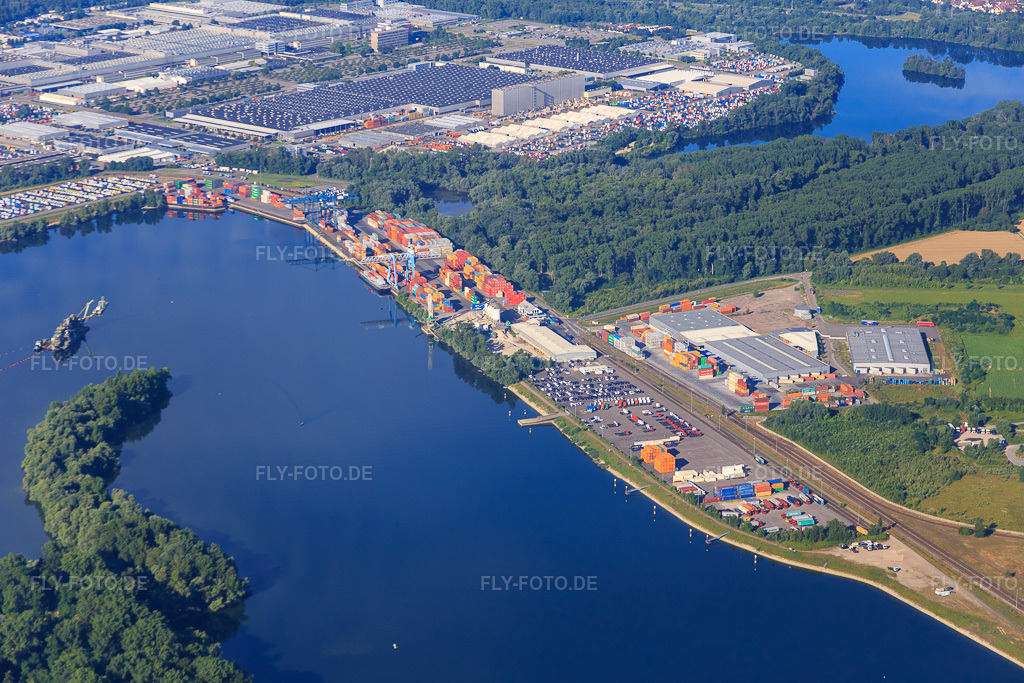 Luftbild: Landeshafen Wörth am Rhein mit CONTARGO im Ortsteil Maximiliansau in Wörth im Bundesland Rheinland-Pfalz in Deutschland. Foto: IMG_091786.jpg vom 10.07.2016 durch Werner Riehm/FLY-FOTO.deIntermodal network for the european hinterland | Contargo