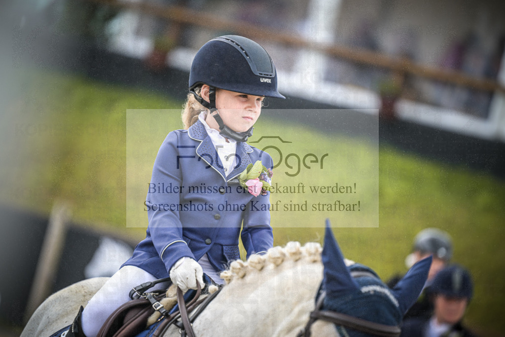 DOS_0028 | Entdecke hochwertige Reitturnierfotos von Foto Oger. Professionell, emotional und authentisch – jetzt Lieblingsmomente im Shop bestellen.Deutschlandweite Turnierfotografie. - Realisiert mit Pictrs.com