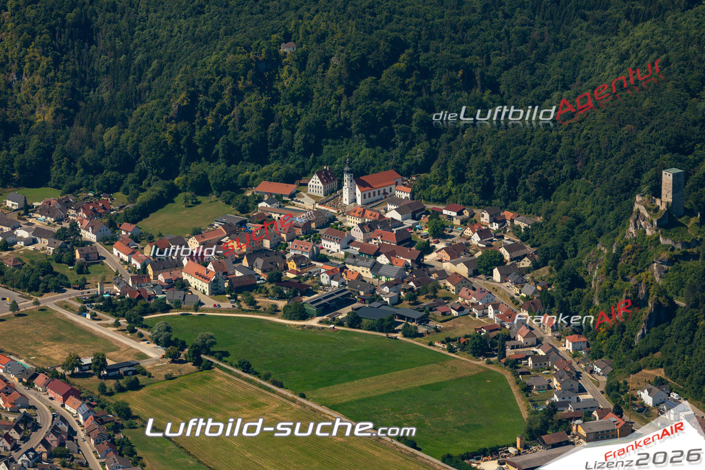 Aktuelles Luftbild von  Wellheim - Die Luftaufnahme wurde 2022 mittels UL-Flugzeug erstellt ( keine Drohne ) - hochauflösende Kamera-Systeme von  Canon -Beste Qualität - Für grossformatige Ausdrucke geeignet. Die Geschenkidee !