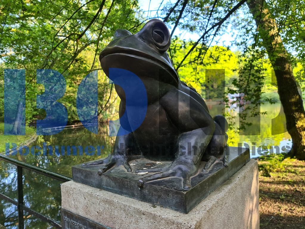  29.05.2021 - 
 | Sebastian Sendlak / Bochumer Nachrichtendienst (BOND) - Bochum Allgemein - Frosch-Statue Stadtpark - Realisiert mit Pictrs.com