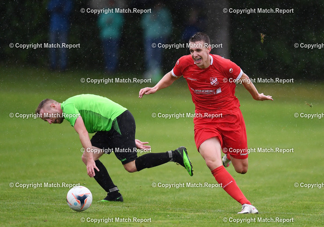 Fussball Landesliga  2021/2022: SG Empfingen - SV Nehren | Fussball  Landesliga  2021/2022    07.08.2021SG Empfingen - SV NehrenPhilipp Kress (SG Empfingen, re) gegen Oliver Traub (SV Nehren,li)FOTO: ULMER PressebildagenturxxNOxMODELxRELEASExx