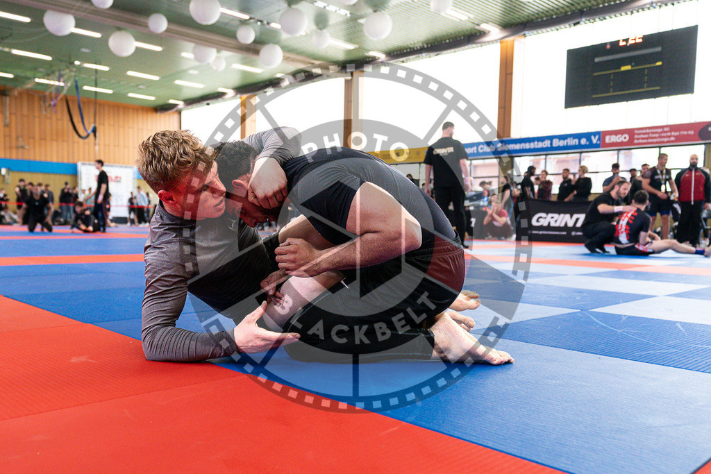 20250510PBB3676 | Athletes compete during the JJLG Berlin Open Jiu-Jitsu Championship on May 10, 2025 in Berlin, Germany. © Chiara Dazi / photoblackbelt