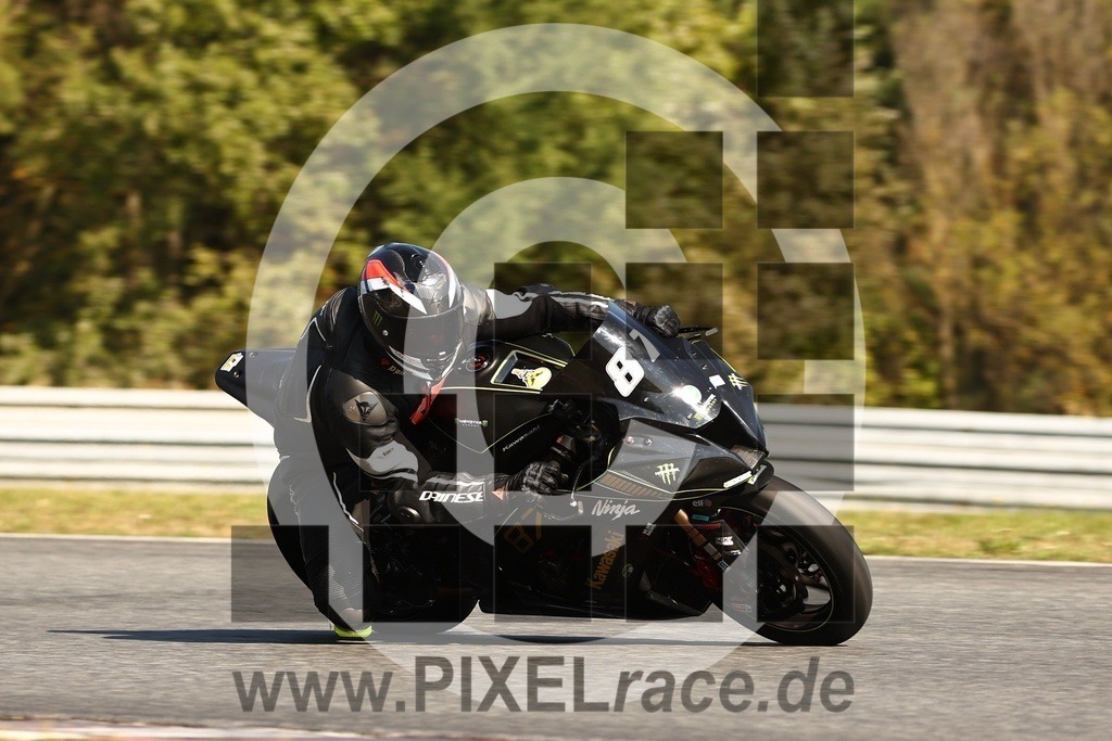 0087-20250909_14010 | Schöne Erinnerungen an spannende Momente - das festzuhalten ist unser Job. PIXELrace.de ist seit 2003 auf den Rennstrecken Europas unterwegs um die Action draußen beim Fahren und die wunderbare Stimmung imm Fahrerlager für euch einzufangen.