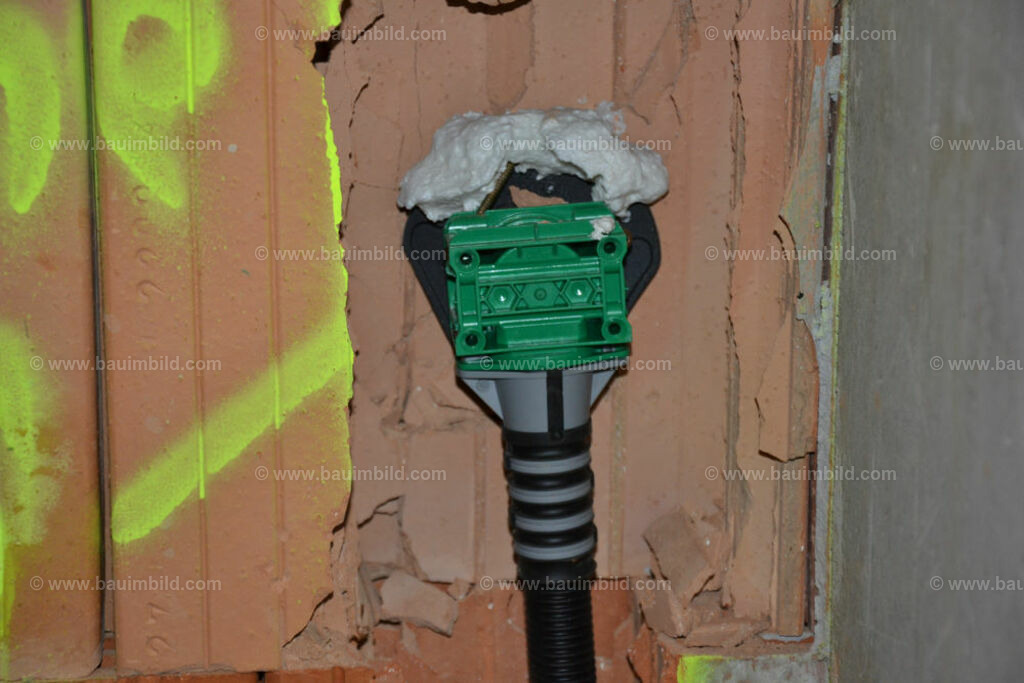 bib-lg15-sanitaer-0047 | Nach LV-Leistungsgruppen sortierte Detailfotos über den Bau eines Hauses. Alle Hausbau-Bilder direkt vom Urheber und Autor der Website Haus-Selber-Bauen.com