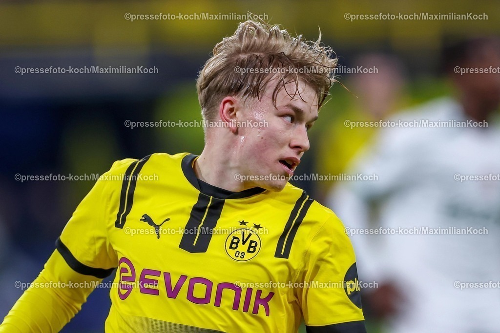 UCL1902250102318 | 19.02.2025, Fußball, UEFA Champions League, Borussia Dortmund - Sporting Lissabon, Signal Iduna Park, Knockout phase play-offs, Saison 2024 2025: Daniel Svensson (BVB #24)