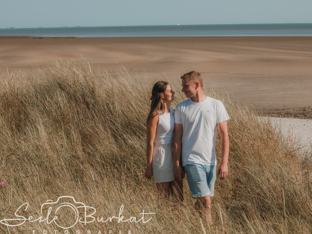 IMG_9998-Verbessert-RR | Authentische, natürliche und emotionale Fotoshootings auf der Nordseeinsel Föhr. Als Fotografin halte ich deine schönsten Momente in einzigartigen Neugeborenen-, Familien-, Paar- und Einzelshootings fest. Jetzt einen Termin vereinbaren!