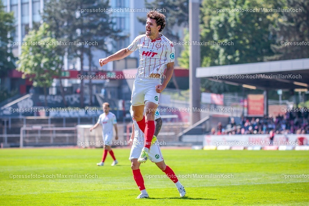 xsefx25042602017 | 25.04.2026, xsefx, Fußball, RL West, Fortuna Köln - SC Wiedenbrück, 31. Spieltag, Südstadion, Saison 2025 2026: Torjubel nach dem Tor zum 1:0 durch Torschüttze Enzo Wirtz (SC Fortuna Köln #09) DFB regulations prohibit any use of photographs as image sequences and or quasi-video. Photo: xSabinexEffgenxPressefotoKochx