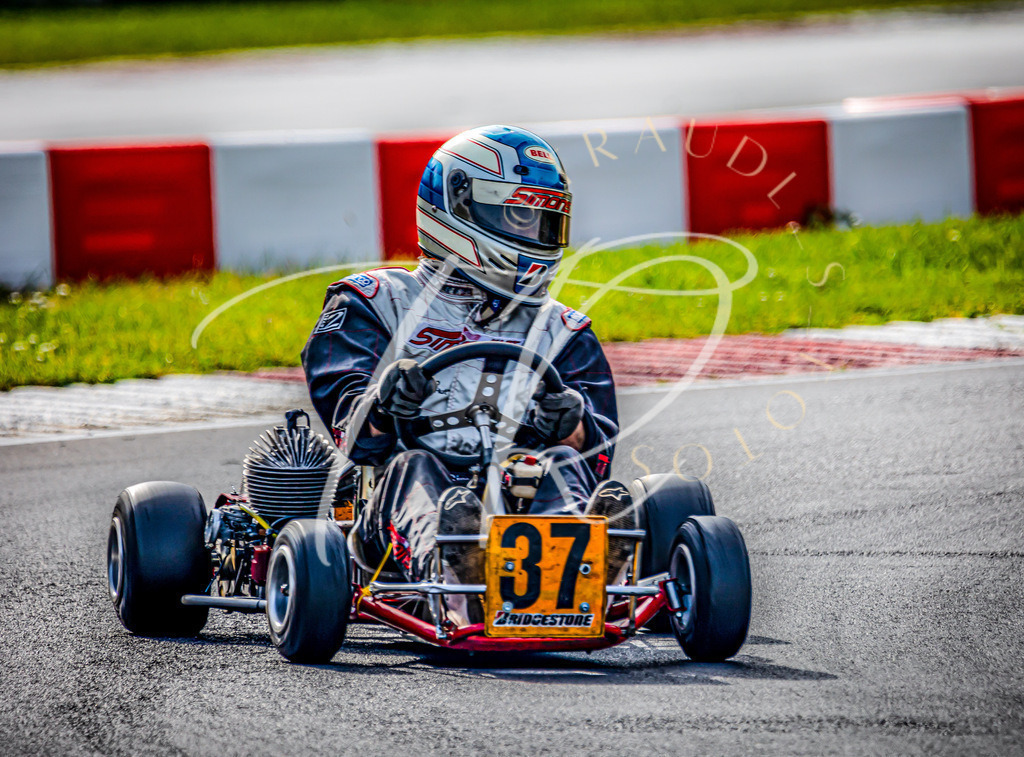 E3FFE8B9-BFF1-4320-B2F4-B66749F3531D | traudl_s_fotos