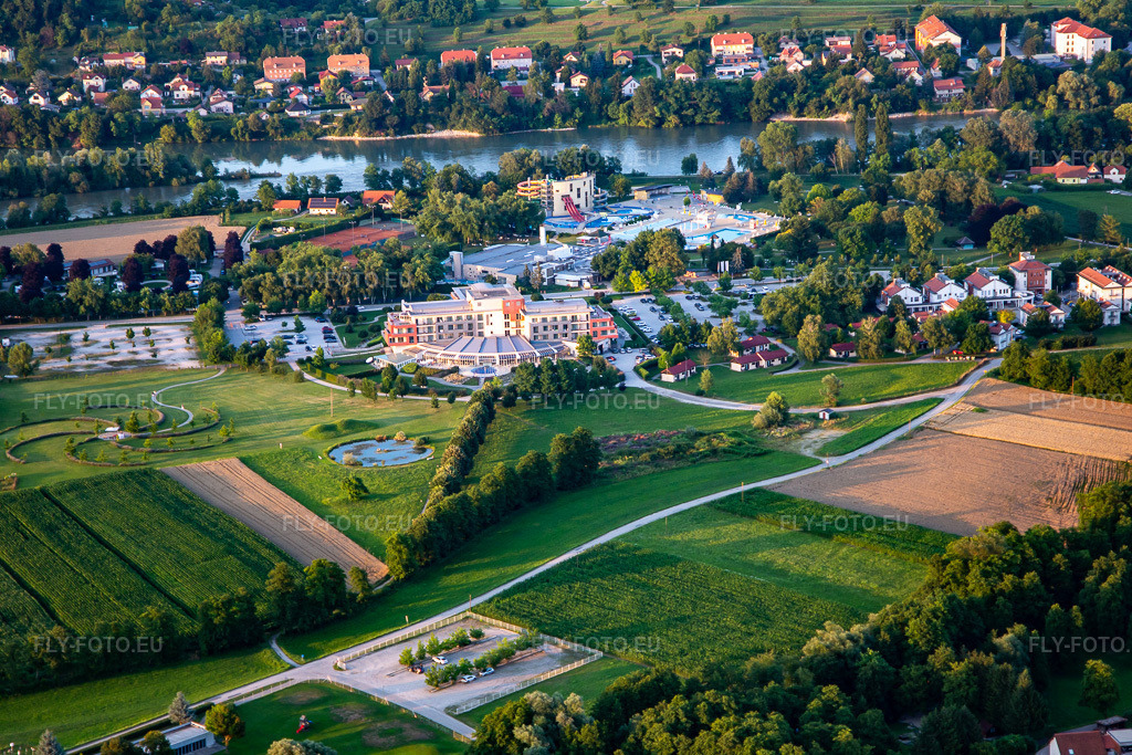 Vue aérienne: Grand Hôtel Primus près de Terme Ptuj - Sava Hotels & Resorts à Ptuj dans le département Slovénie, Slovénie. Photo: IMG_137426.jpg prise le 08/07/2023 par Werner Riehm/FLY-FOTO.euRésolution de l'original: 5472 x 3648 pxSava Hotels & Resorts - Bled, Portorož, Radenci, Moravske Toplice, Ptuj