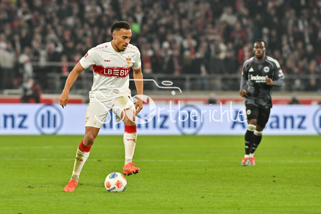 VfB Stuttgart - SG Eintracht Frankfurt | STUTTGART, GERMANY - 13. JANUARY: am Ball Jamie LEWELING (VfB Stuttgart 18) / Einzelfoto / Freisteller während dem Bundesligamatch zwischen dem VfB Stuttgart und der SG Eintracht Frankfurt am 17. Spieltag in der MHP-Arena / DFL REGULATIONS PROHIBIT ANY USE OF PHOTOGRAPHS AS IMAGE SEQUENCES AND/OR QUASI-VIDEO