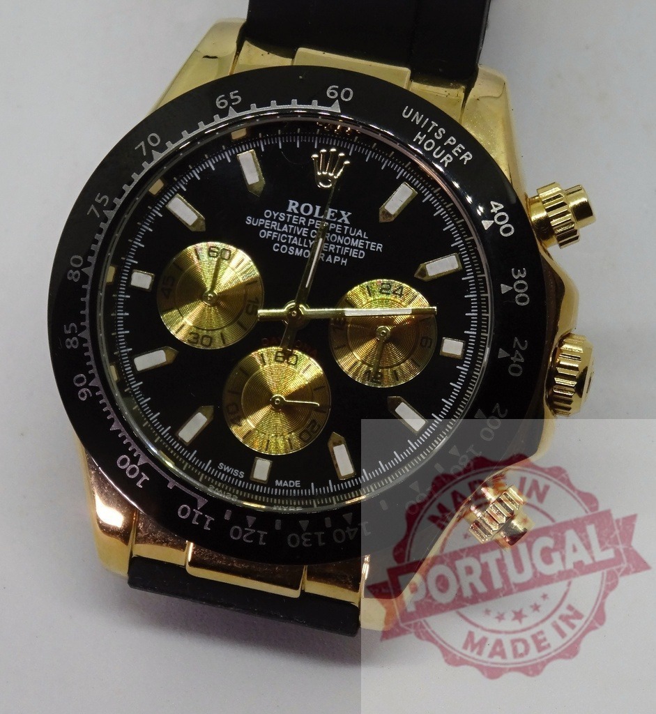 Rolex Daytona gold chronograph watch luxury timepiece | Rolex Daytona gold chronograph watch displaying luxury and precision against a white background - Realisiert mit Pictrs.com