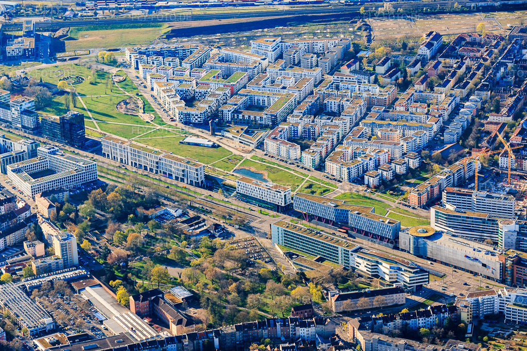 Luftbild: Ludwig-Erhard-Allee aus Norden vor dem Citypark im Ortsteil Südstadt in Karlsruhe im Bundesland Baden-Württemberg in Deutschland. Foto: IMG_153906.jpg vom 02.04.2026 durch Werner Riehm/FLY-FOTO.deAuflösung des Originals: 5634 x 3756 px