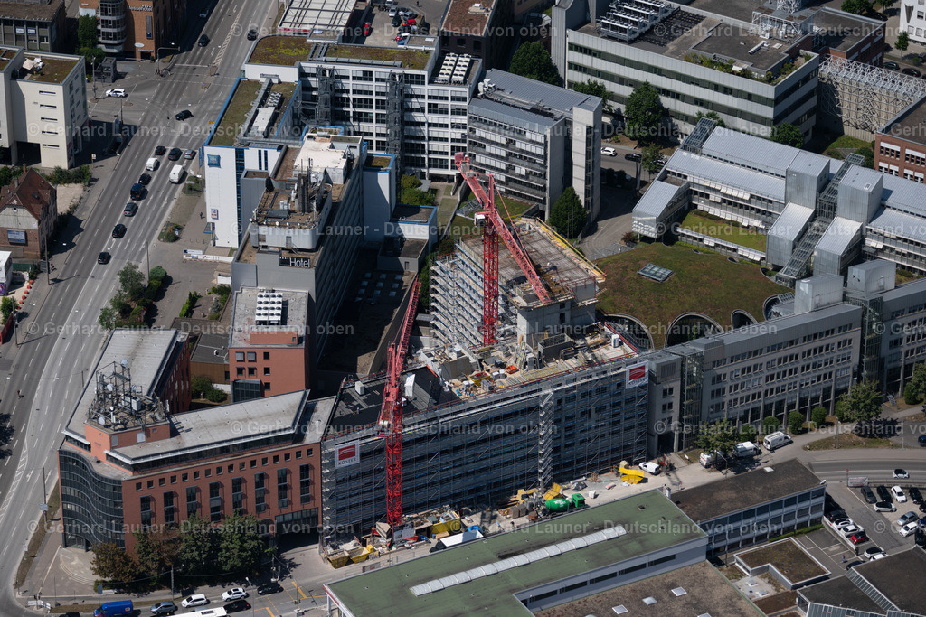 4034732 | STUTTGART 22.07.2020 Neubau- Hochhaus- Baustelle der Hotelanlage an der Leitzstraße im Ortsteil Feuerbach-Ost in Stuttgart im Bundesland Baden-Württemberg, Deutschland. Weiterführende Informationen bei: AVONIA Real Estate GmbH,  Köster GmbH,  OSWA Finanzdienstleistung und Immobilien GmbH,  the niu Hotels. // New construction high-rise construction site the hotel complex on Leitzstrasse in the district Feuerbach-Ost in Stuttgart in the state Baden-Wurttemberg, Germany. Further information at: AVONIA Real Estate GmbH,  Koester GmbH,  OSWA Finanzdienstleistung und Immobilien GmbH,  the niu Hotels. Foto: Gerhard Launer