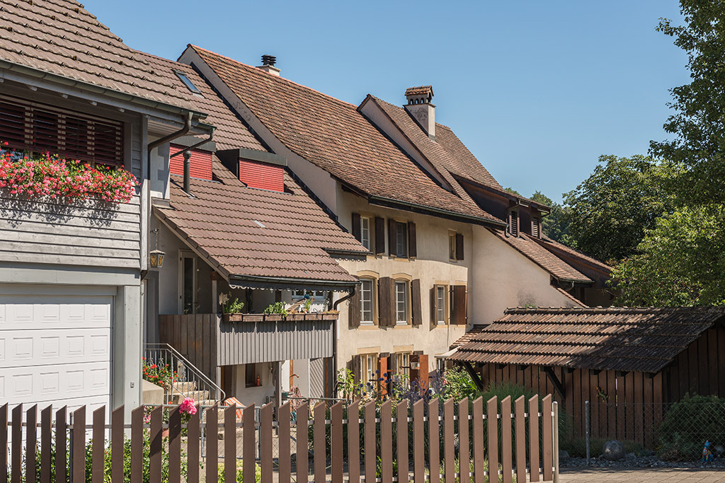 Häuserzeile | in Lupsingen, Baselland, Schweiz - Realisiert mit Pictrs.com