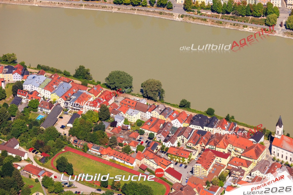 Die Luftaufnahme Innstadt - Passau wurde 2017 mittels Flugzeug (keine Drohne) erstellt. Perfekte Schärfe und Druck- Auflösung- Garantiert!