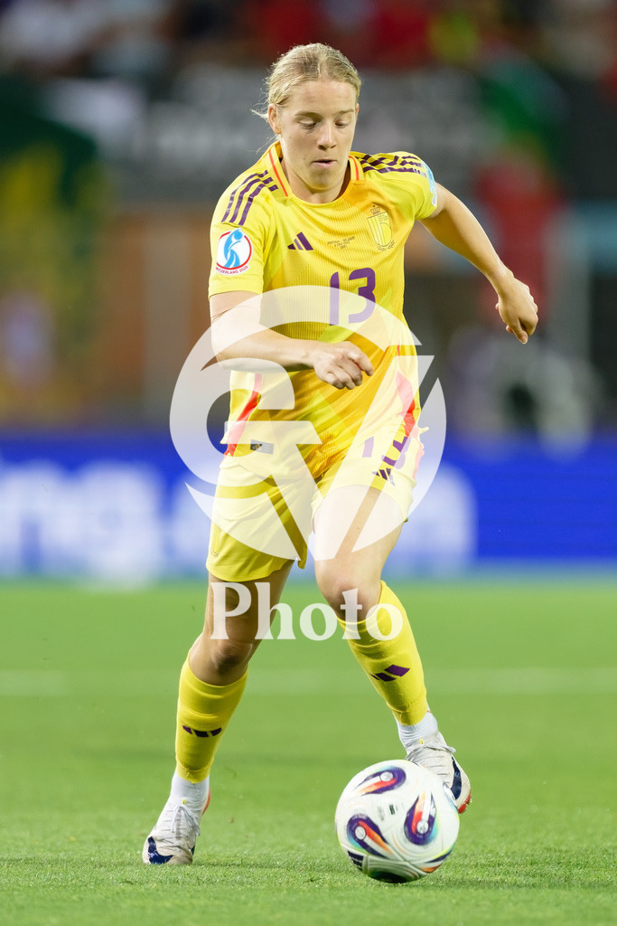 Portugal v Belgium: UEFA Women's EURO 2025 Group B | SION, SWITZERLAND - JULY 11: Elena Dhont of Belgium controls the ball  during the UEFA Women's EURO 2025 Group B match between Portugal and Belgium at Stade de Tourbillon on July 11, 2025 in Sion, Switzerland. (Photo by Giuseppe Velletri/Sports Press Photo/Getty Images)