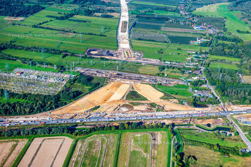 Hamburg_Autobahn_Bau_Anschussstelle_A26_an_die_A7_ELS_3995220922 | HAMBURG 22.09.2022 Autobahn- Baustelle mit Erschließungs- , Aufschüttungs- und Erdarbeiten entlang der Trasse und des Streckenverlaufes " Anschußstelle A26 A7 " in Hamburg, Deutschland. // Motorway- Construction site with earthworks along the route and of the route of the highway " Anschussstelle A26 A7 " in Hamburg, Germany. Foto: Martin Elsen