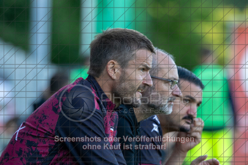 20250729_193209_0075 | #,1.Göppinger SV (rot) vs. SV Stuttgarter Kickers (gelb), Fussball, DB-Regio-WFW-Pokal - wfv, 2.Runde, Saison 2025/2026, Rasensportplatz Stadion SV Göppingen, Hohenstaufenstr. 116, 73033 Göppingen, 29.07.2025 - 19:00 Uhr,Foto: PhotoPeet-Sportfotografie/Peter Harich