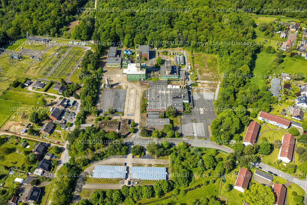 Bottrop230509840Kirchhellen | Luftbild, Ehem. Bergwerk Prosper IV Schacht 9, Container Flüchtlingsunterkunft an Schacht 9, Parkplatz an der Fernewaldstraße in Grafenwald, Kirchhellen-Süd, Bottrop, Ruhrgebiet, Nordrhein-Westfalen, Deutschland