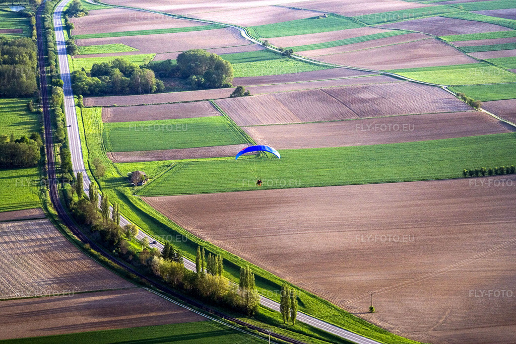 Vue aérienne: Vue de la ville à Seebach dans le département Bas Rhin, France. Photo: IMG_10624.jpg prise le 04/05/2008 par Werner Riehm/FLY-FOTO.euRésolution de l'original: 3456 x 2304 px
