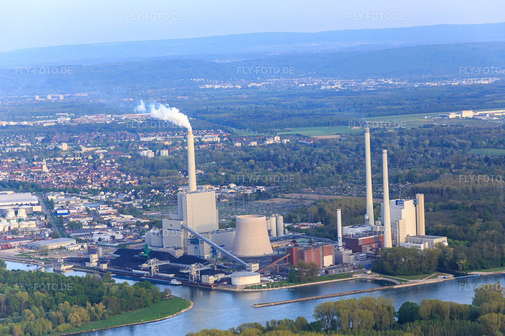 Luftbild: EnBW Energie Baden-Württemberg AG, Rheinhafen-Dampfkraftwerk Karlsruhe im Ortsteil Daxlanden in Karlsruhe im Bundesland Baden-Württemberg in Deutschland. Foto: IMG_077946.jpg vom 24.04.2015 durch Werner Riehm/FLY-FOTO.deWWW.ENBW.COM