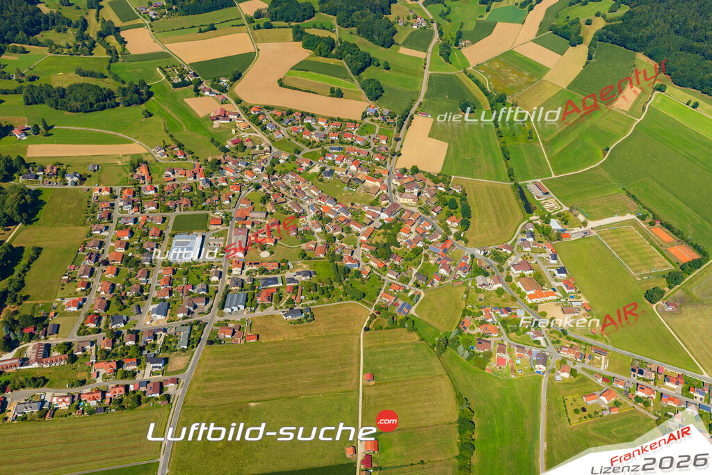 Luftaufnahme von Gleißenberg - Die Luftaufnahme wurde 2025 vom UL-Flugzeug heraus erstellt ( keine Drohne ) - Hochauflösende Luftaufnahme - für professionelle Ausdrucke geeignet. Die Geschenkidee !Mit Lizenz und Bildrechte bestellbar