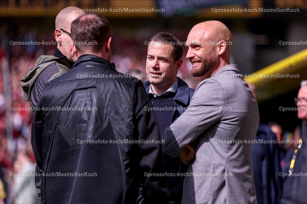 BVB11042601016 | 11.04.2026, Fußball, Borussia Dortmund - Bayer 04 Leverkusen, 1. Fußball Bundesliga, 29. Spieltag, Signal Iduna Park, Saison 2025 2026: Geschäftsführer Sport Lars Ricken (BVB #lr) Sportdirektor Ole Book (BVB #ob) Geschäftsführer Carsten Cramer (BVB #cc)  DFB regulations prohibit any use of photographs as image sequences and or quasi-video.