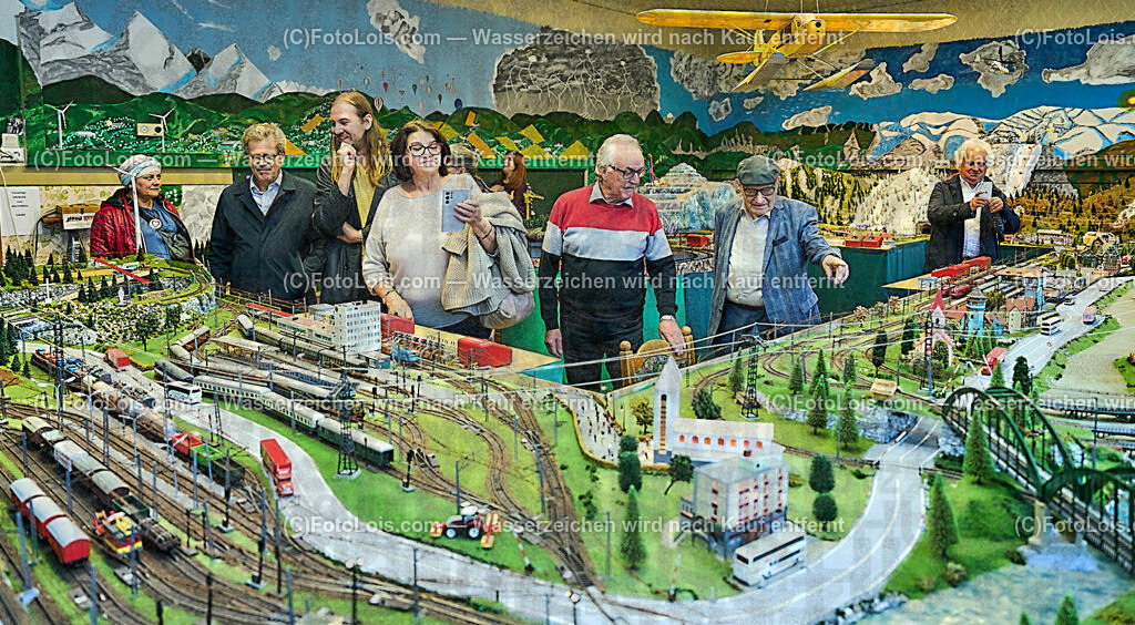 ALP9550_Foederation_Chopin-Ges_Lackenhof_Modellbahn-Etzler | (C)FotoLois.com, Alois Spandl, Föderation der internationalen Chopin-Gesellschafen (deren gibt es weltweit 34) - Zusammentreffen und Sitzung im Vorfeld des XXXIX. Chopinfestivals in der Kartause Gaming und Rahmenprogramm - Ausflug mit dem Bus zum Lunzer See und nach Lackenhof, gemeinsames Abendessen, Do 3. August 2023.