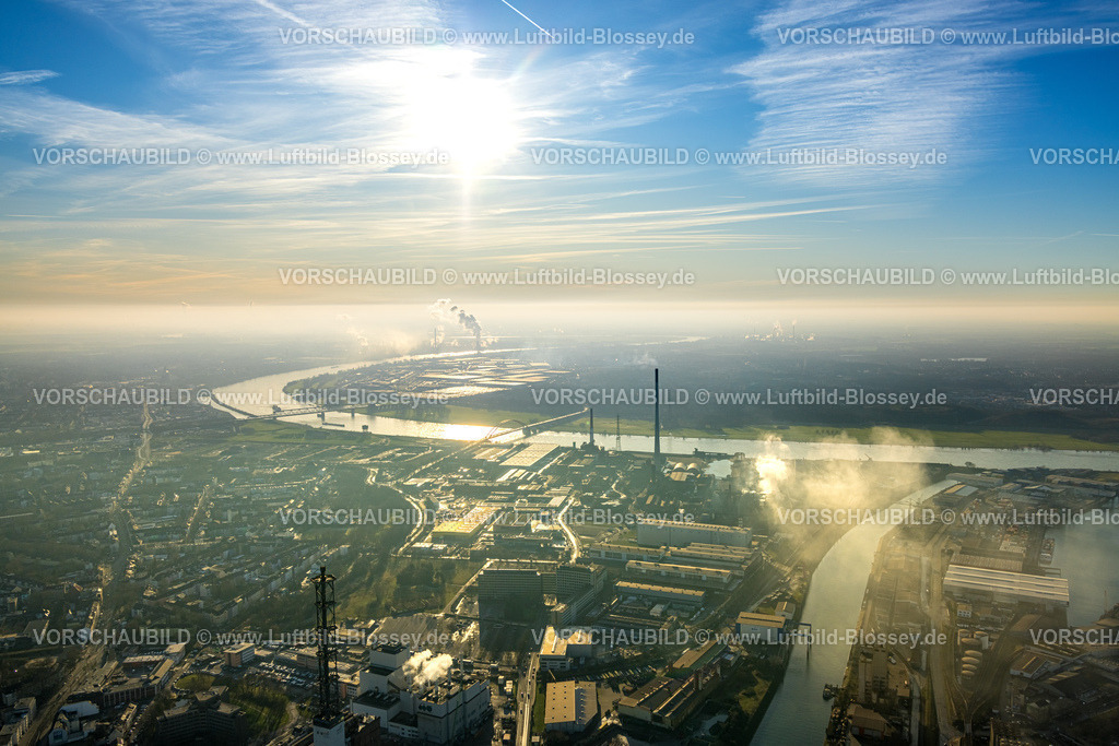 Duisburg241202466 | Luftbild, DK Recycling und Roheisen GmbH Werk, Rheinpark Baugelände mit Hochfelder Eisenbahnbrücke und Brücke der Solidarität über den Fluss Rhein, Rauchwolke im Gegenlicht und blauer Himmel mit Sonne, Hochfeld, Duisburg, Ruhrgebiet, Nordrhein-Westfalen, Deutschland