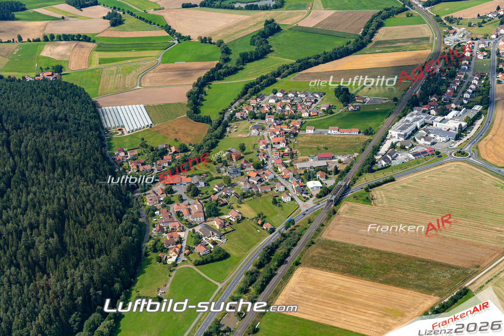 Aktuelles Luftbild von Gundelsdorf Kronach Kauf mit Lizenz / Bildrechten möglich- Die Luftaufnahme wurde 2021 mittels UL-Flugzeug erstellt ( keine Drohne ) - hochauflösende Kamera-Systeme von  Canon -Beste Qualität - Für grossformatige Ausdrucke geeignet. Die Geschenkidee !