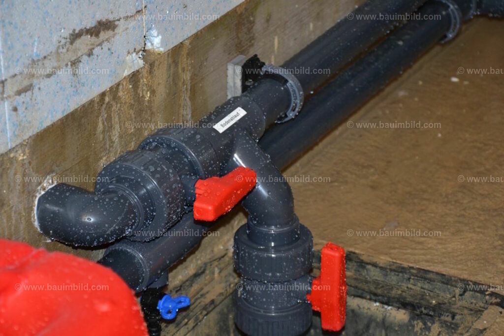 bib-lg25-aussenanlagen-0037 | Nach LV-Leistungsgruppen sortierte Detailfotos über den Bau eines Hauses. Alle Hausbau-Bilder direkt vom Urheber und Autor der Website Haus-Selber-Bauen.com