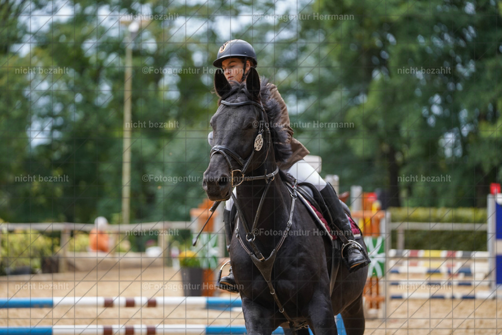 20231008-SN_01013 | Professionelle Turnier- und Reitsportfotografie - mit dem Finger am Auslöser. Pferdebilder aus dem Reitsport von den Turnierfotografen  Bayern , Pferdefotograf Bayern, Pferdeshooting Turnierbilder, Hochzeitsfotograf, Eventfotograf, Hochzeitsbilder