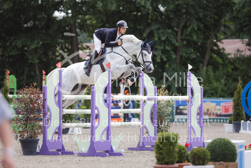 220614_Mühlen_SprPfM-619 | Late Entry Mühlen
Springprüfung Kl.M* 6-8j. Pferde gl. Einlaufprüfung für 6j. Pferde
14.06.2022