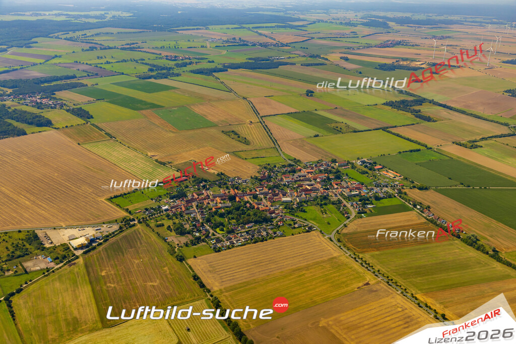 Schöne Luftaufnahme als Geschenk in Heeren Stendal - Die Luftbildaufnahme wurde 2025 vom UL-Flugzeug heraus erstellt ( keine Drohne ) - Hochauflösende Luftaufnahme -Nicht vergleichbar mit Google Maps oder Satelittenbilder- Die Geschenkidee !Mit Lizenz und Bildrechte bestellbar