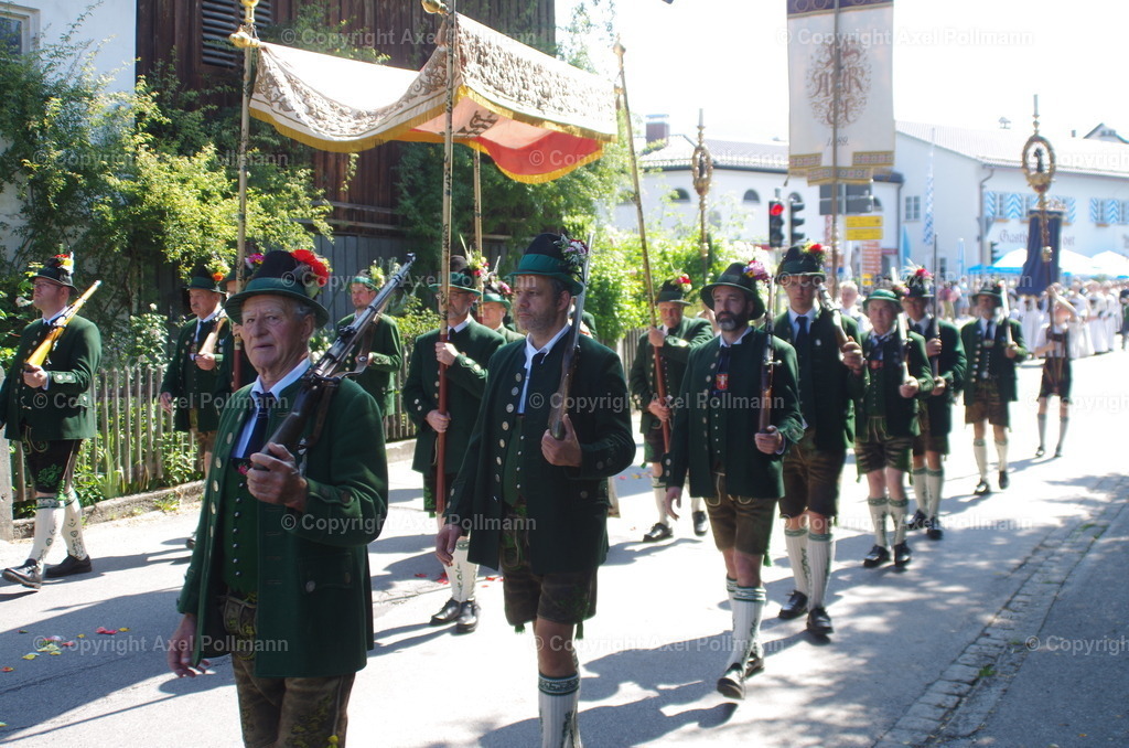 IMGP4187 | fotografiert von Axel PollmannLeonhardi Wallfahrt Benediktbeuern und Murnau, Fronleichnam, Fasching, Landschaft im Loisachtal und Benediktbeuern  - Realisiert mit Pictrs.com