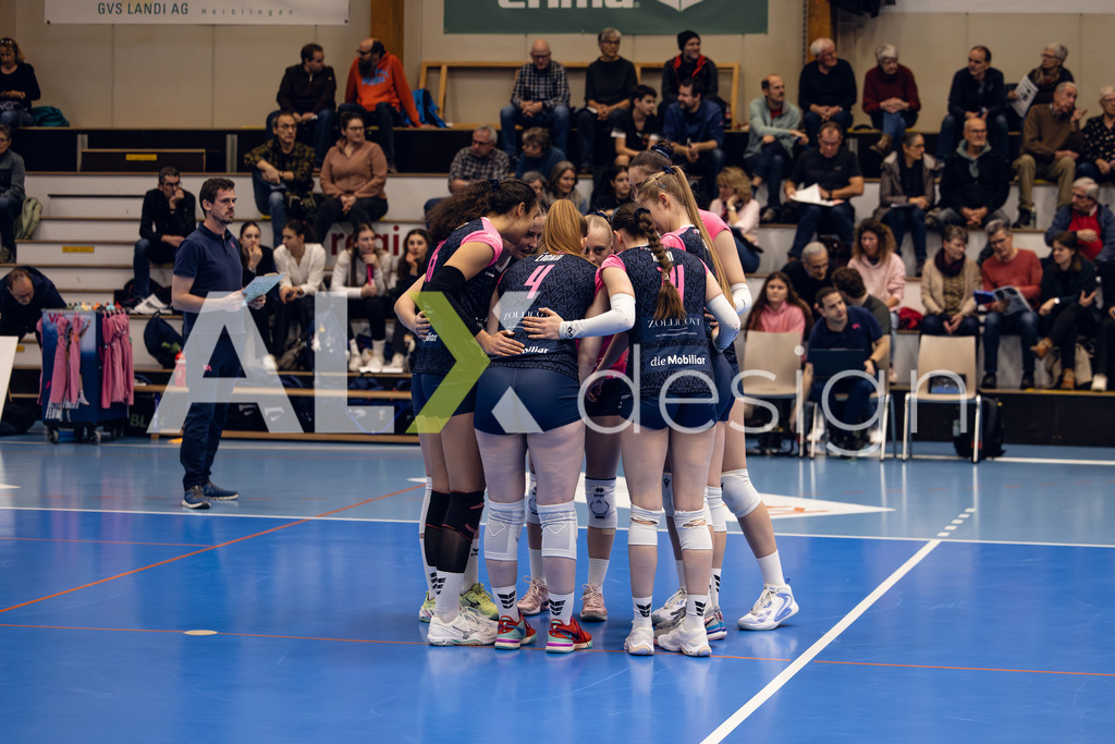 Volleyball I Frauen I Saison 2025-2026 I Volleyball NLA | Women I Round 14 I VC Kanti Schaffhausen - NLZ Volleyball Academy Zürich I 16.01.2026 | NLZ Volleyball Academy Zürich - Spielerinnenkreis - Realisiert mit Pictrs.com