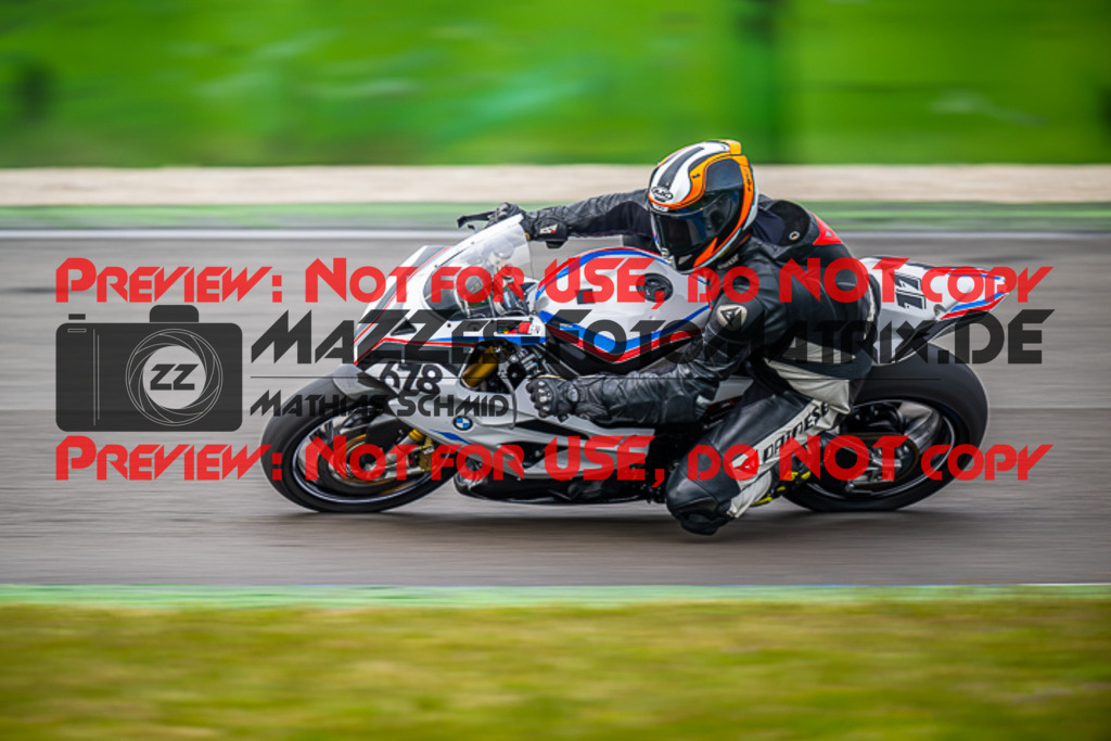 MaZZes_FotoMatrix_230410_3667 | ROT