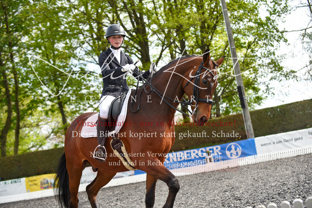 20230513_JK-Röhrsdorf-17-061 | Pferde- und Turnierfotografie in Westsachsen. Pferdeportraits, Auftragszeichnungen und intuitive Kunst.