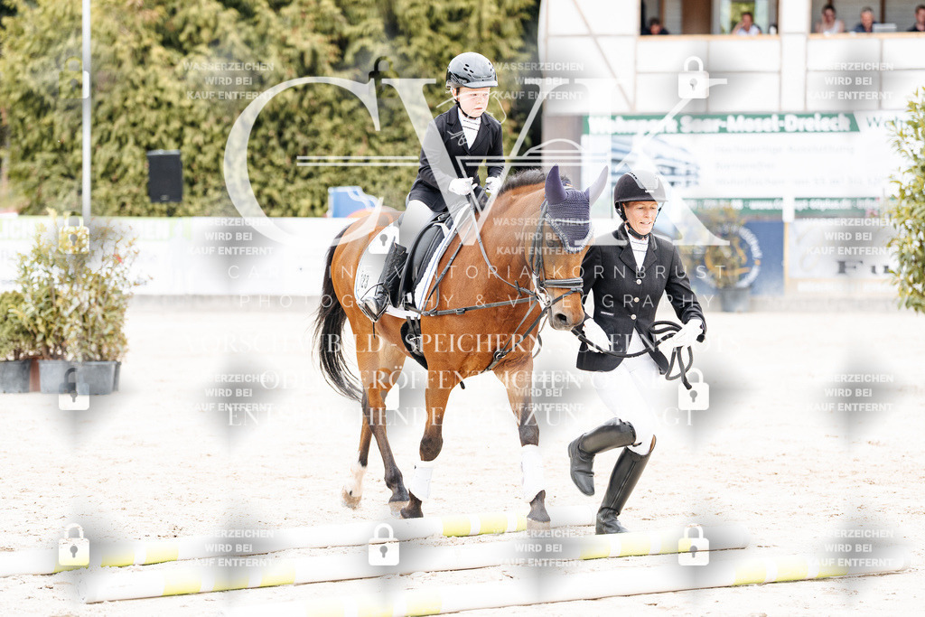CK907344 | Turnierfotografie Pferdefotografie Trier Rheinland-Pfalz Pferdesport Reitsport Tierfotografie Sportfotografie Pferdevideo Pferdevideografie Equestrianvideography equestrianphotography  - Realisiert mit Pictrs.com