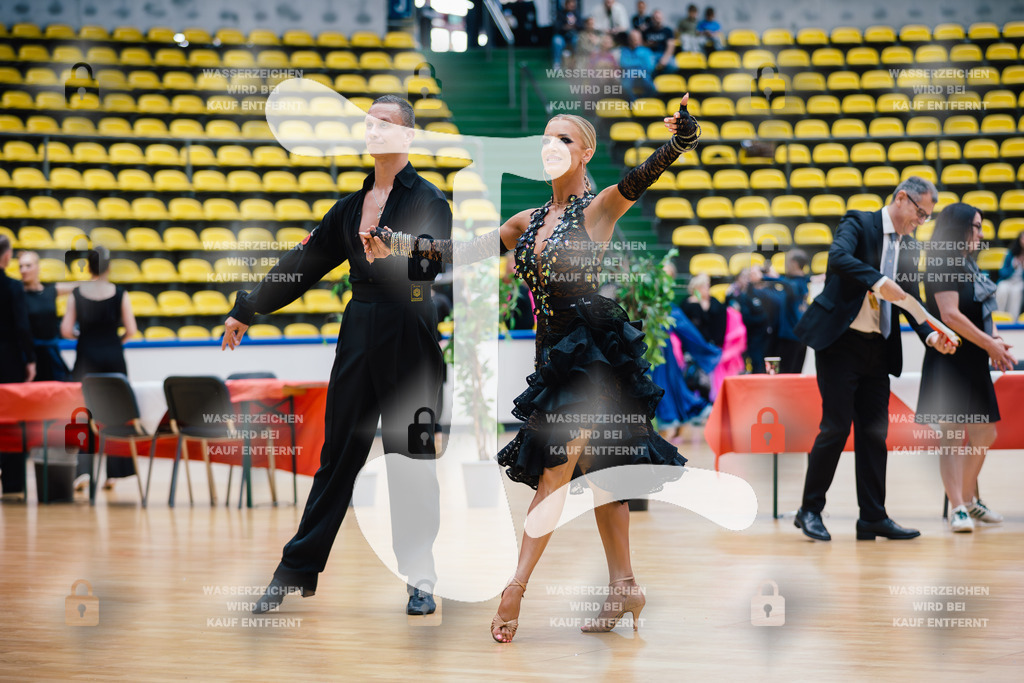 Hessen Tanzt WDSF International Open Latin 1st (17) Artur Balandin _ Anna Salita (T.T.C. Rot-Weiß-Silber Bochum)-2025-05-18-5454 | Webshop for digital downloads and prints of dance sport, event & show photographer Julian Link - Realisiert mit Pictrs.com